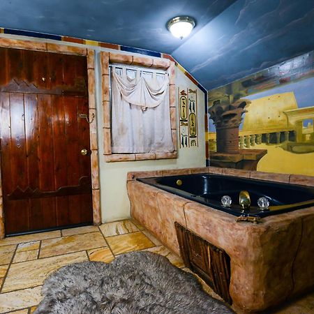 ביג בר לייק Castle Wood Theme Cottages- Couples Only מראה חיצוני תמונה
