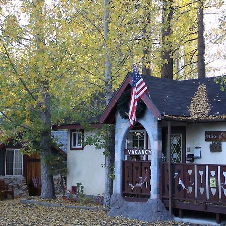 ביג בר לייק Castle Wood Theme Cottages- Couples Only מראה חיצוני תמונה