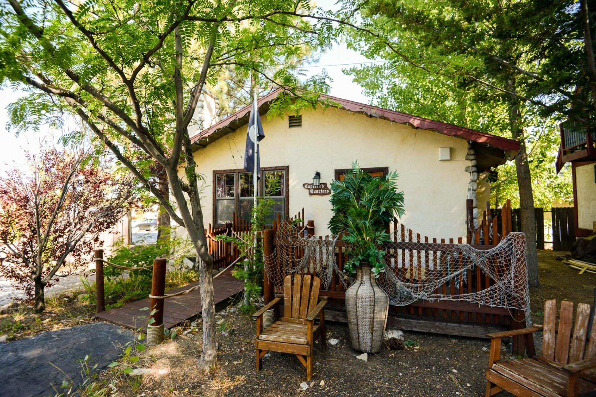 ביג בר לייק Castle Wood Theme Cottages- Couples Only מראה חיצוני תמונה