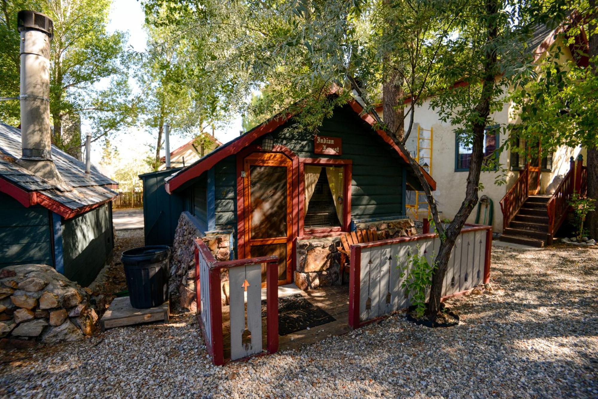 ביג בר לייק Castle Wood Theme Cottages- Couples Only מראה חיצוני תמונה