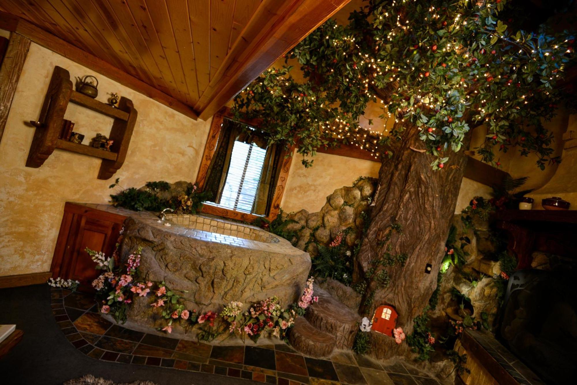 ביג בר לייק Castle Wood Theme Cottages- Couples Only מראה חיצוני תמונה