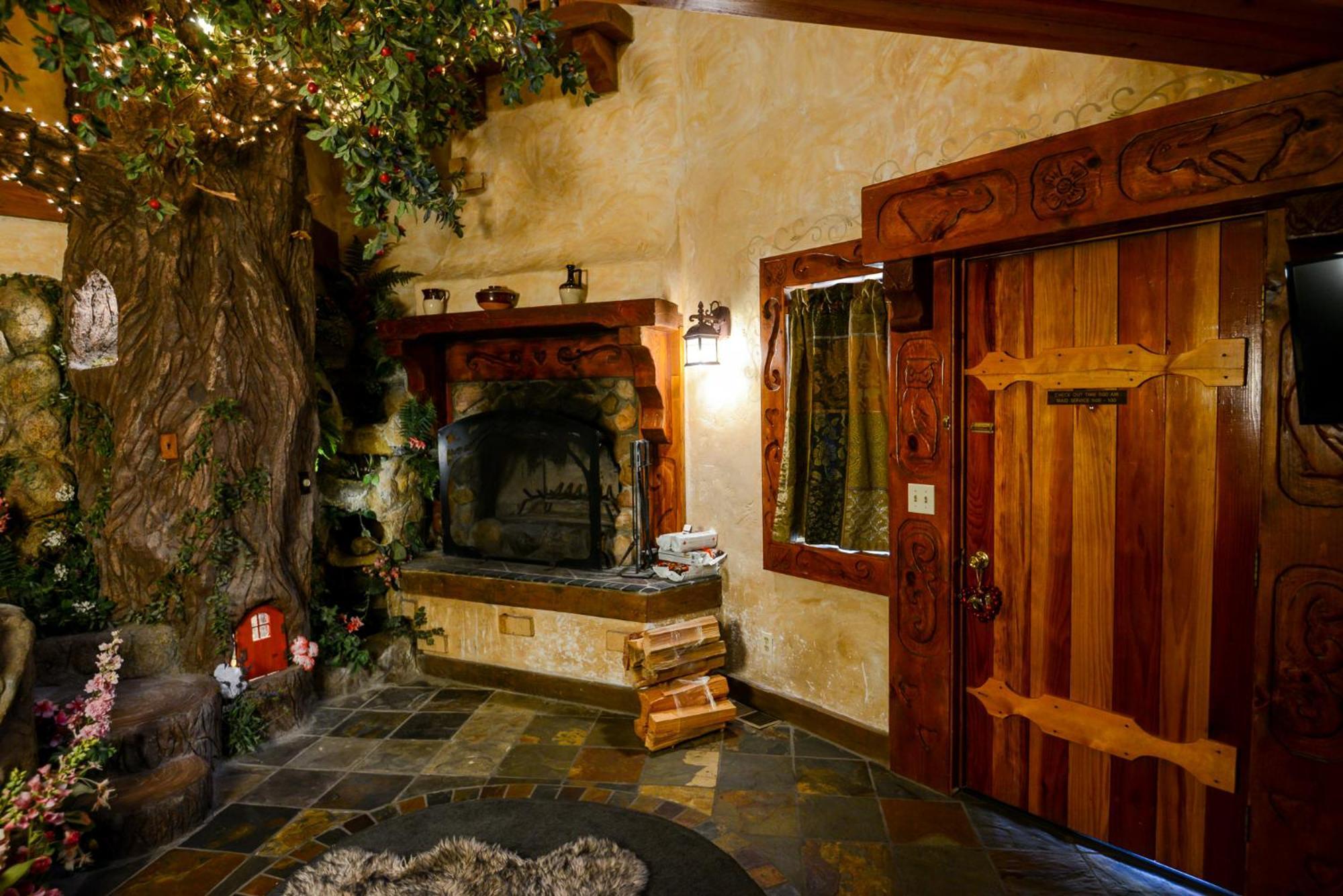 ביג בר לייק Castle Wood Theme Cottages- Couples Only מראה חיצוני תמונה
