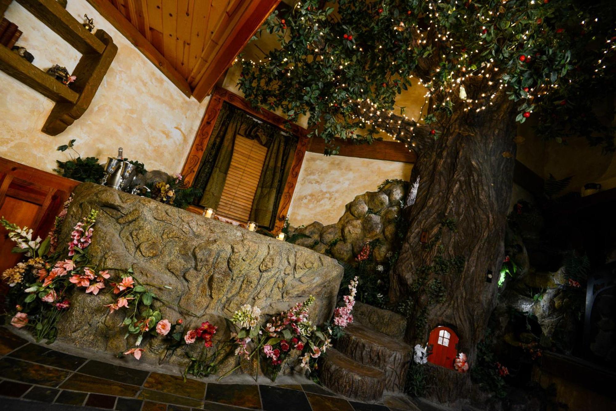 ביג בר לייק Castle Wood Theme Cottages- Couples Only מראה חיצוני תמונה