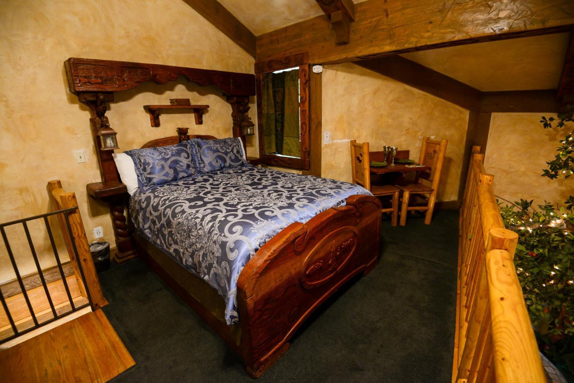 ביג בר לייק Castle Wood Theme Cottages- Couples Only מראה חיצוני תמונה