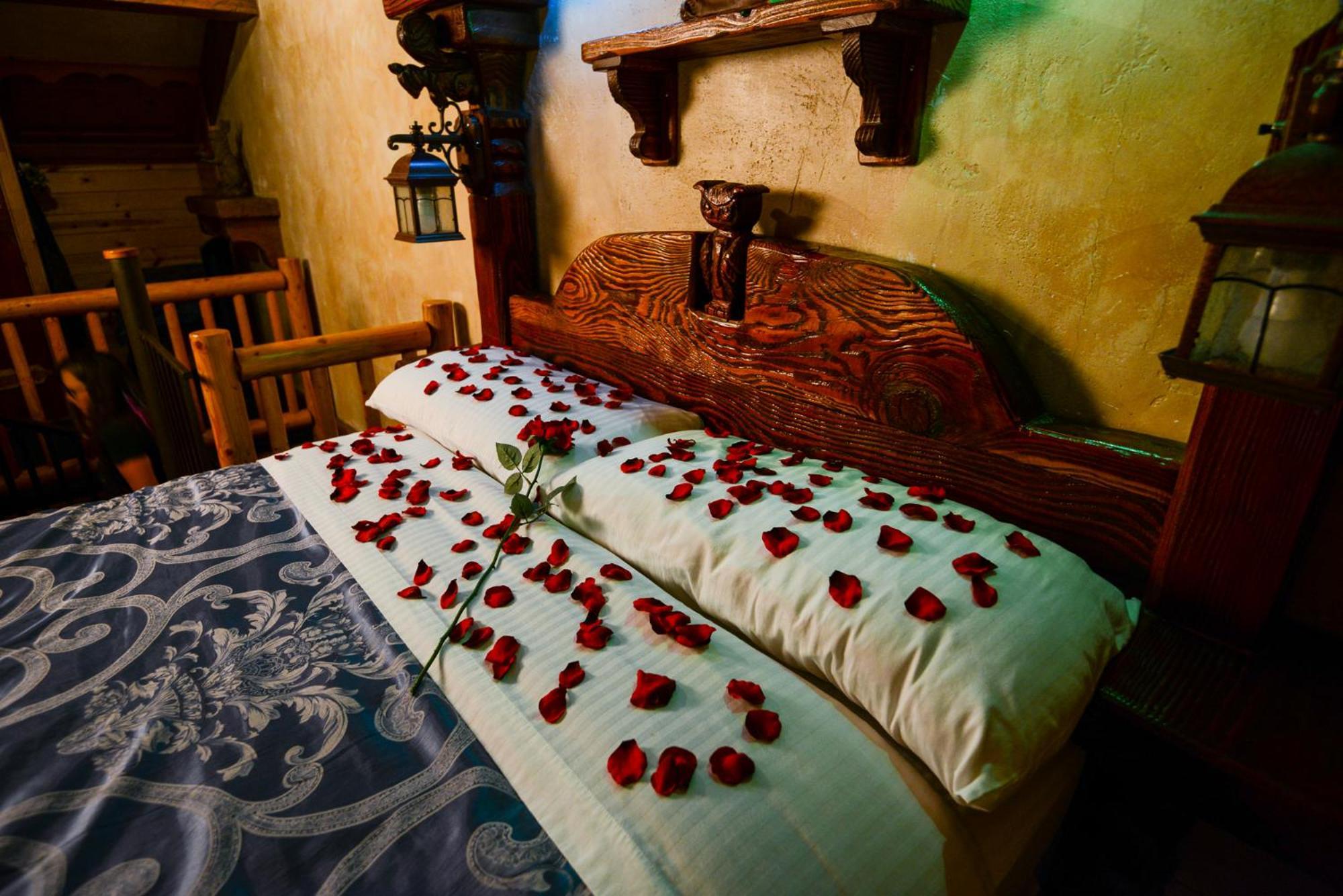 ביג בר לייק Castle Wood Theme Cottages- Couples Only מראה חיצוני תמונה