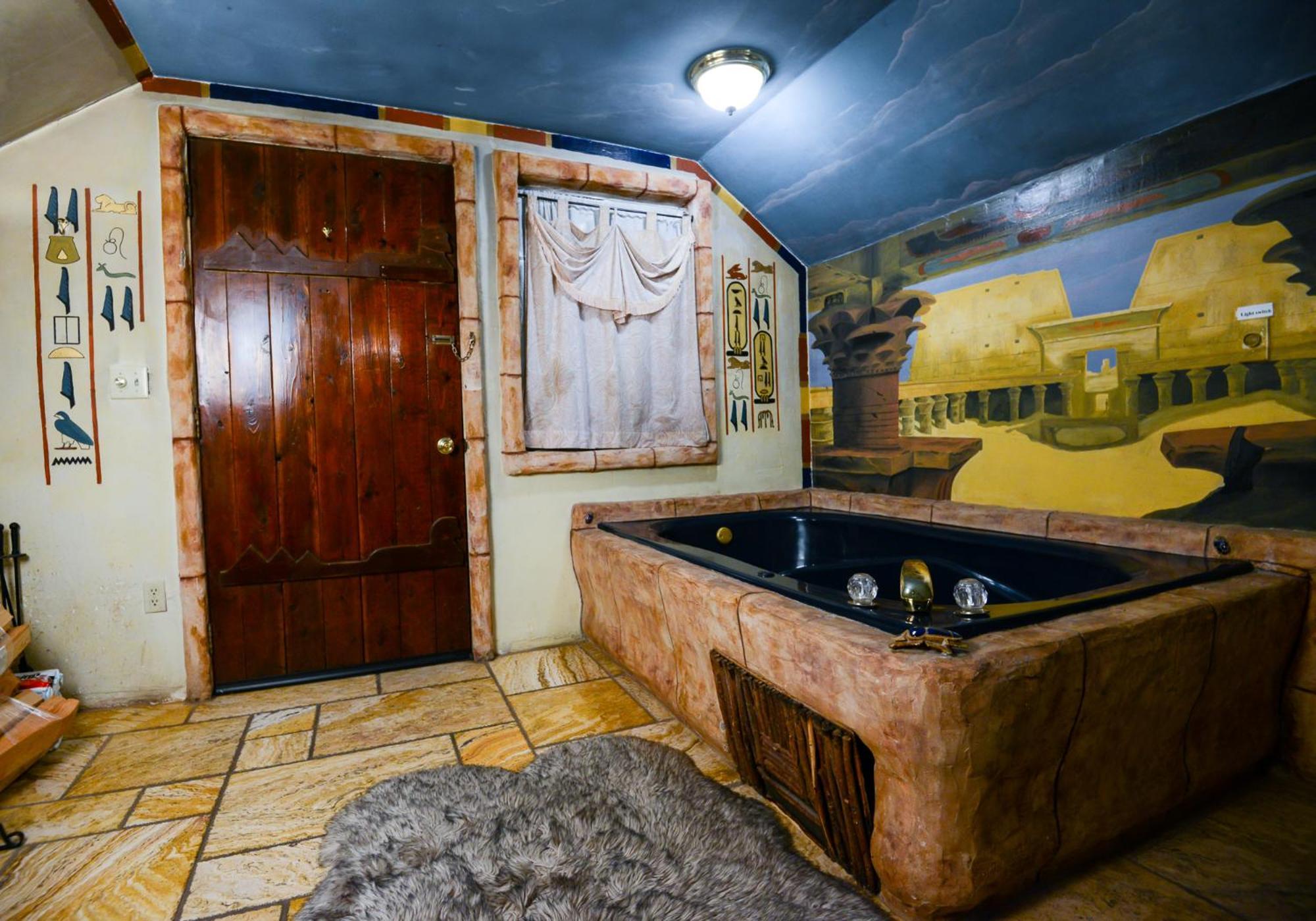 ביג בר לייק Castle Wood Theme Cottages- Couples Only מראה חיצוני תמונה