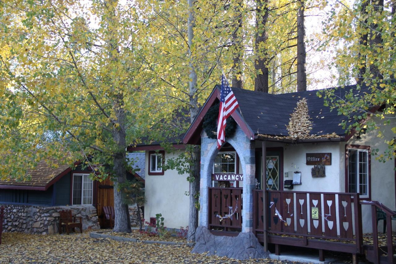 ביג בר לייק Castle Wood Theme Cottages- Couples Only מראה חיצוני תמונה